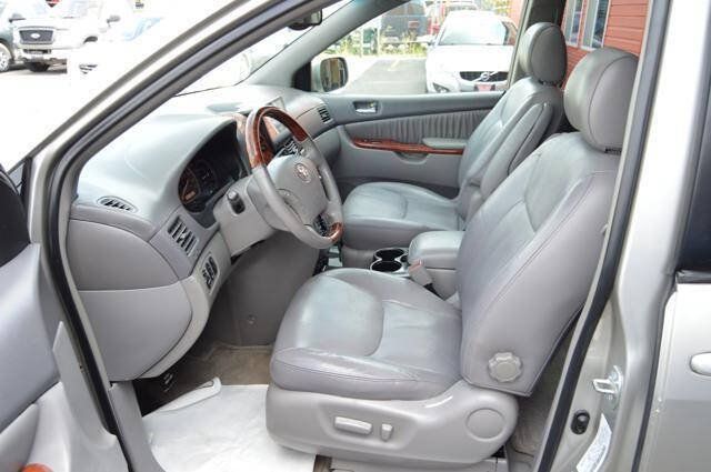 Used 2004 Toyota Sienna XLE Limited w/ Limited Pkg 5 FWD image 46