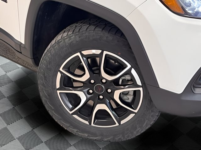 Used 2025 Jeep Compass Trailhawk AWD/4WD image 27