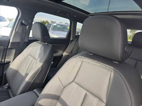 New 2025 Audi Q6 e-tron Premium image 27