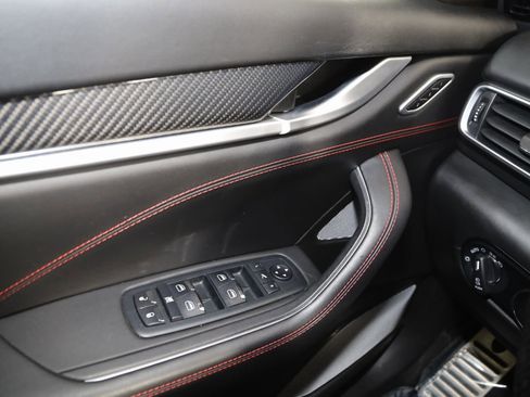 Used 2018 Maserati Levante GranSport image 39