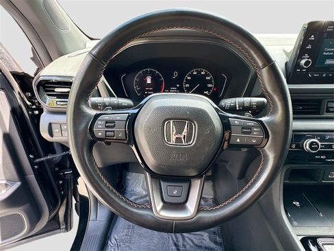 Used 2024 Honda Pilot TrailSport image 11