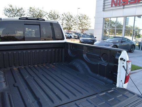 Used 2021 Nissan Titan SV w/ SV Convenience Package AWD/4WD image 13