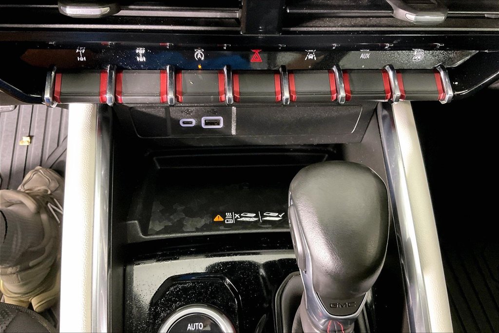 Used 2025 GMC Canyon AT4 w/ AT4X AEV Edition AWD/4WD image 29