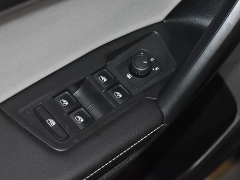 Used 2024 Volkswagen Tiguan S image 5