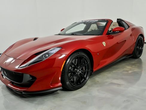 Used 2021 Ferrari 812 GTS image 6