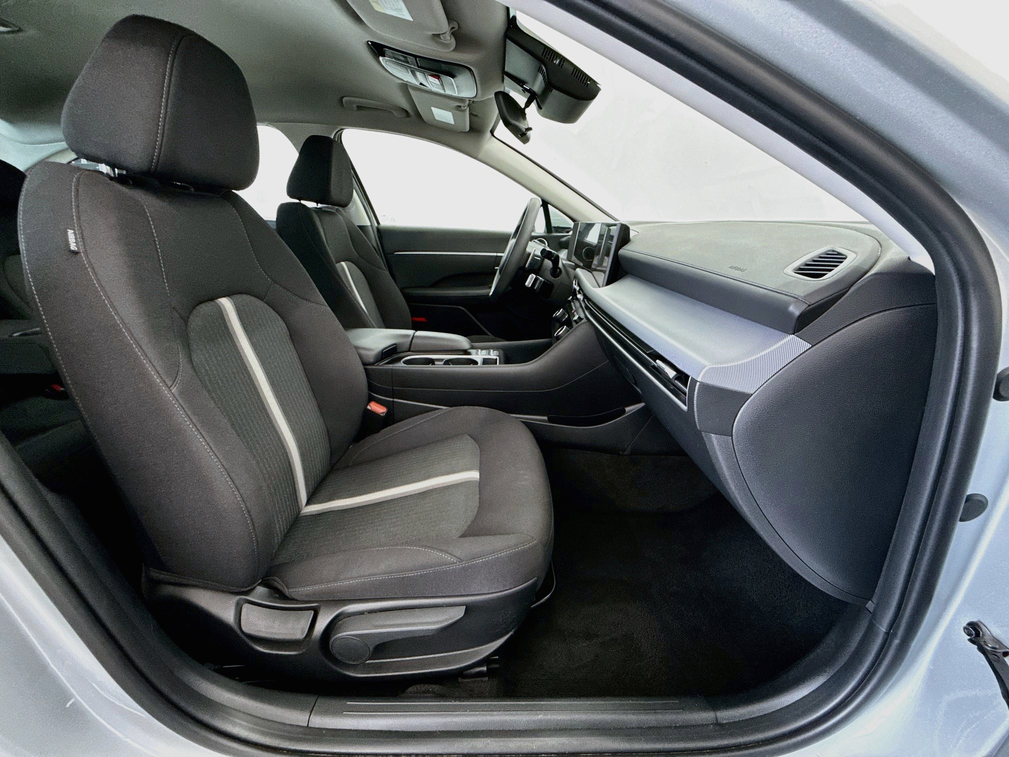 Used 2025 Hyundai Sonata SEL FWD image 32