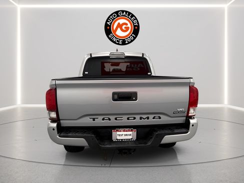 Used 2019 Toyota Tacoma TRD Sport w/ Technology Package AWD/4WD image 6