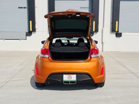 Used 2012 Hyundai Veloster FWD image 16