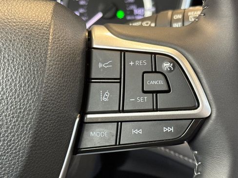 Certified 2024 Toyota Highlander XLE FWD image 33