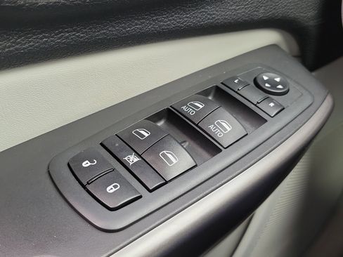 Used 2020 Jeep Cherokee Limited image 25