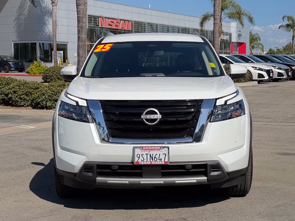 Certified 2025 Nissan Pathfinder SL FWD image 3