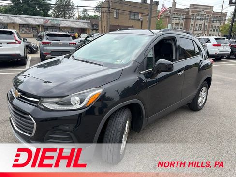 Used 2017 Chevrolet Trax LT w/ LT Convenience Package AWD/4WD image 1