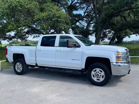 Used 2016 Chevrolet Silverado 2500 LT AWD/4WD image 3