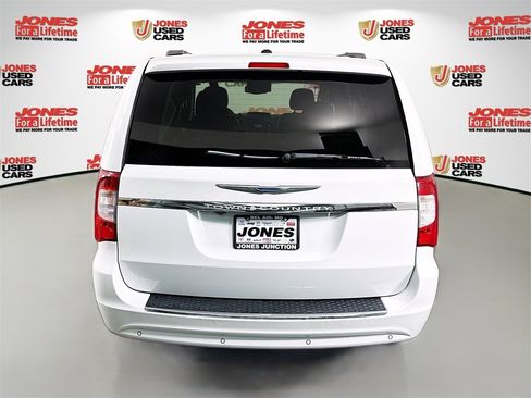 Used 2014 Chrysler Town & Country Touring-L w/ Driver Convenience Group image 15