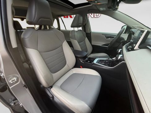 Used 2019 Toyota RAV4 Limited FWD image 27