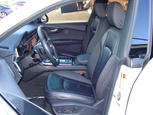 Used 2019 Audi Q8 Premium w/ Convenience Package image 7