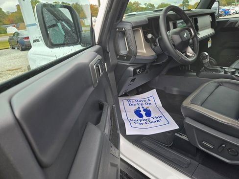 New 2025 Ford Bronco Outer Banks w/ Sasquatch Package AWD/4WD image 6