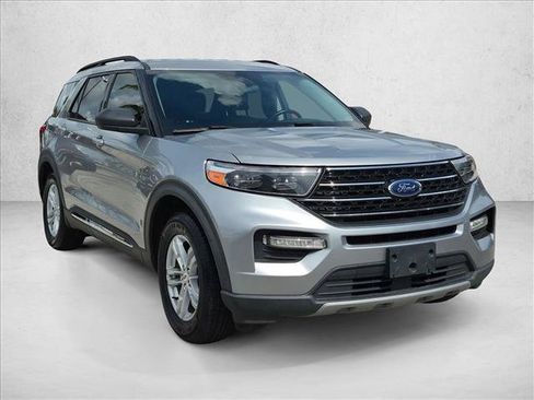 Used 2021 Ford Explorer XLT w/ Equipment Group 202A RWD image 3