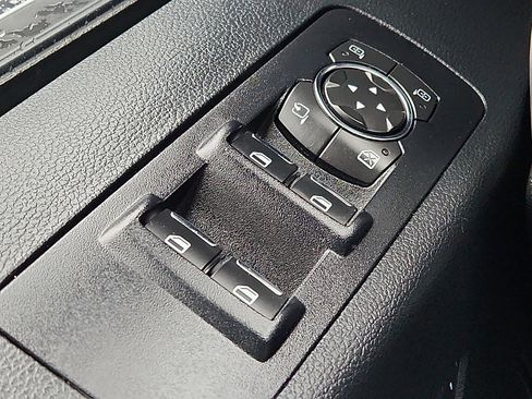 Used 2015 Ford F150 Platinum w/ Equipment Group 701A Luxury image 27