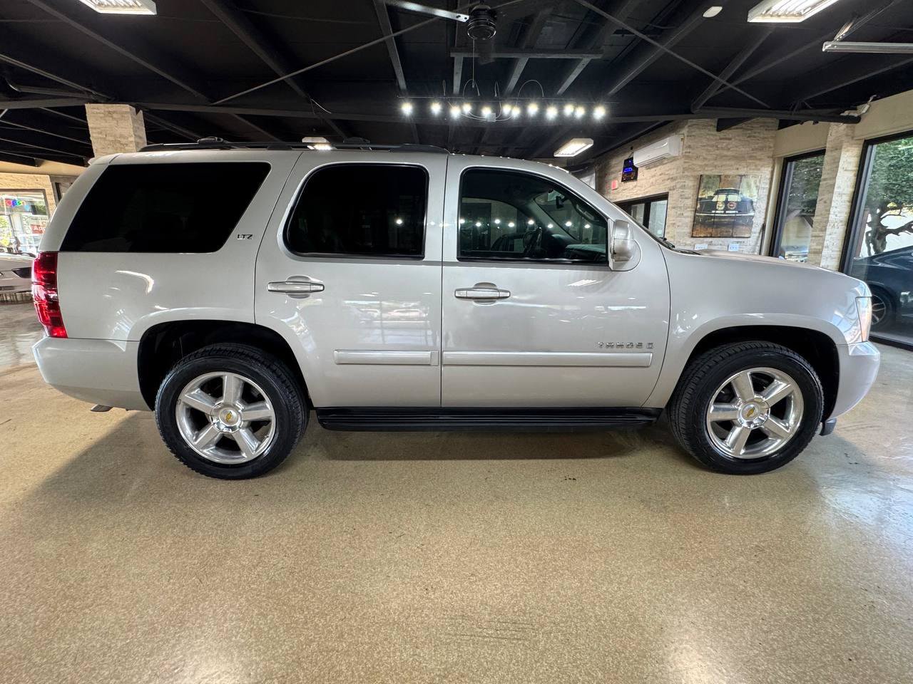 Used 2007 Chevrolet Tahoe LTZ w/ LTZ Preferred Equipment Group RWD image 8