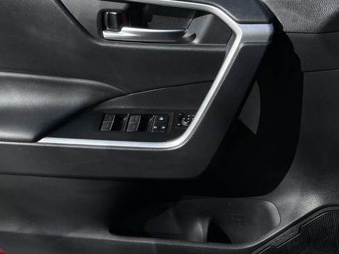 Used 2025 Toyota RAV4 XLE image 21