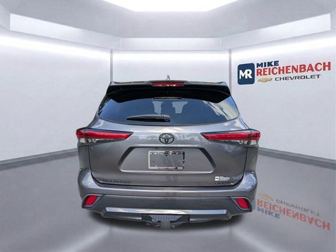Used 2021 Toyota Highlander Limited FWD image 5