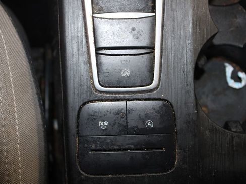 Used 2021 Ford Escape SE image 27