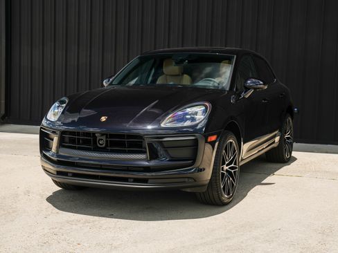 New 2025 Porsche Macan image 8
