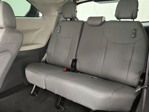 Used 2024 Toyota Sienna XLE image 29