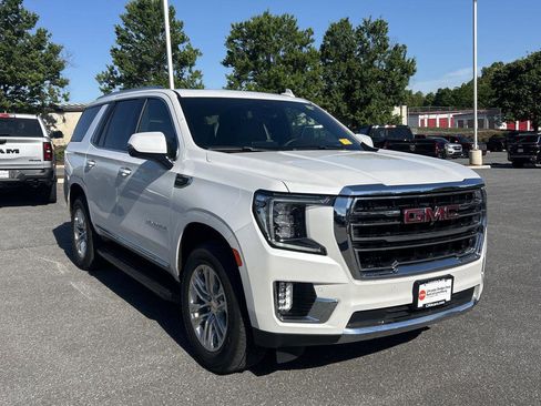 Used 2024 GMC Yukon SLT w/ SLT Luxury Package AWD/4WD image 3