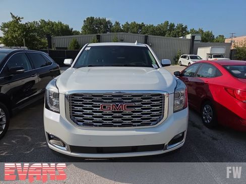 Used 2019 GMC Yukon Denali w/ Denali Ultimate Package AWD/4WD image 2