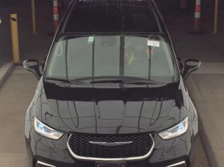 Used 2024 Chrysler Pacifica Touring-L video 2