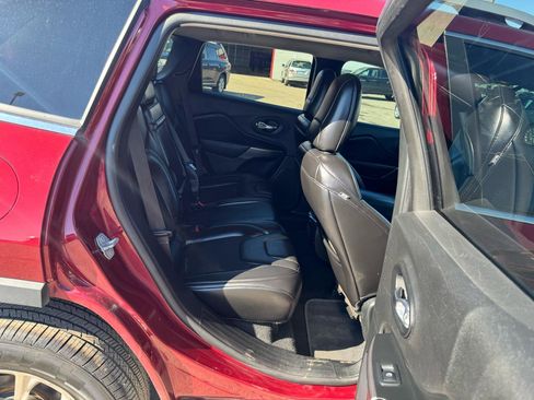 Used 2019 Jeep Cherokee Latitude Plus image 10