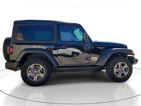 Used 2018 Jeep Wrangler Sport image 9