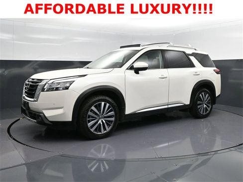 Used 2022 Nissan Pathfinder Platinum w/ Cargo Package image 3