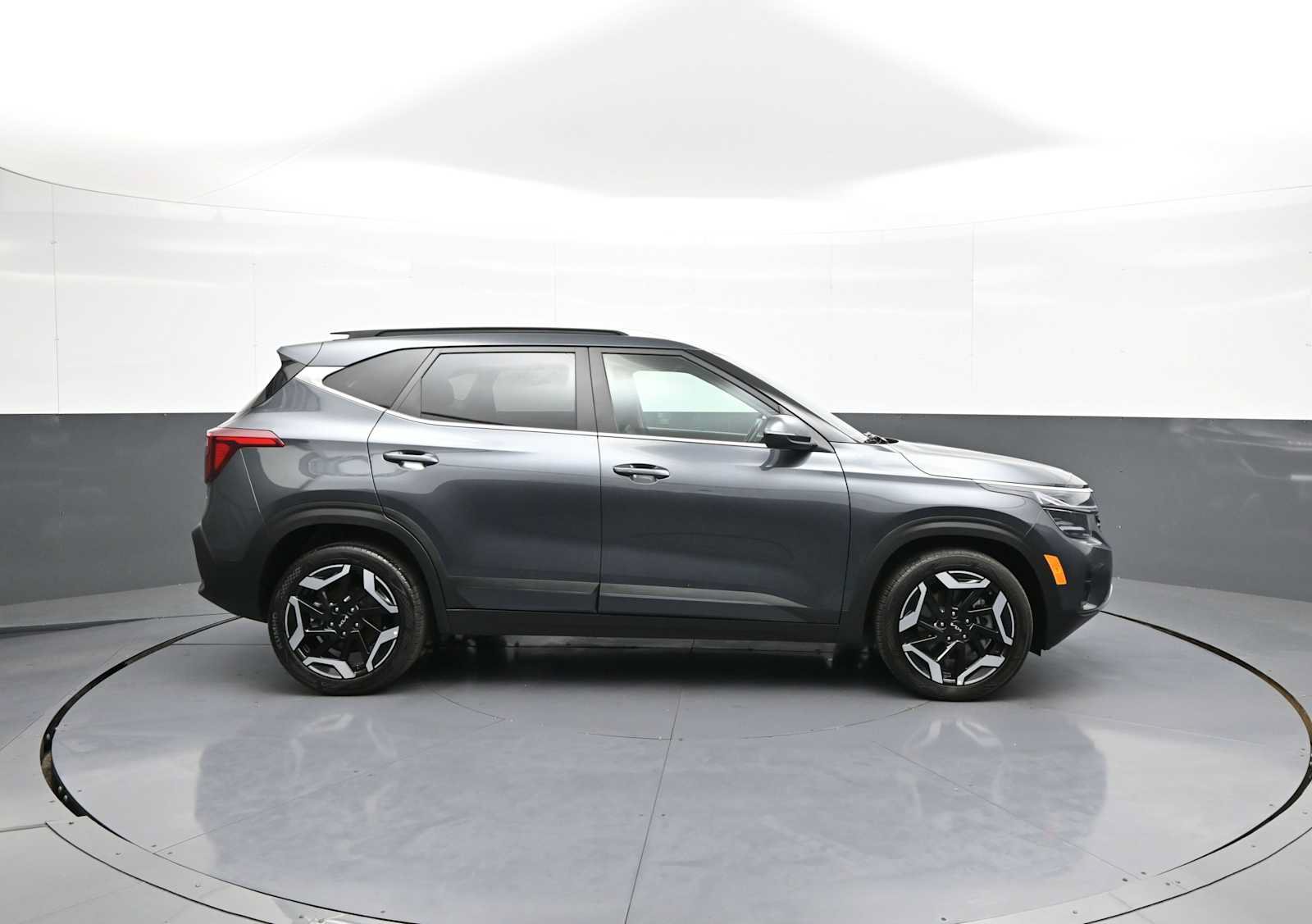 Used 2025 Kia Seltos SX w/ SX Sunroof Package AWD/4WD image 5