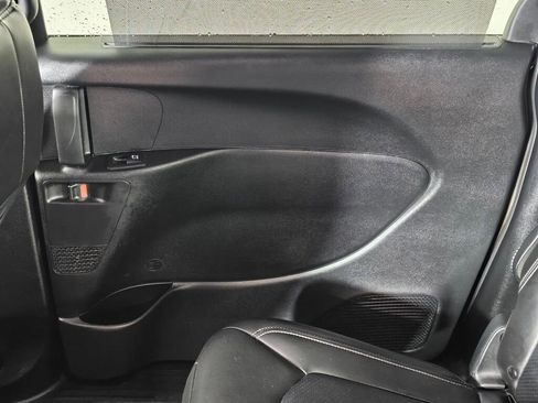 Used 2025 Chrysler Pacifica Select image 30