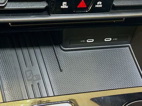 Used 2025 Volkswagen Atlas Cross Sport SE image 26