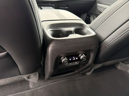 Certified 2025 Buick Enclave Preferred FWD image 18