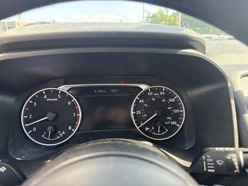 Used 2024 Nissan Rogue S FWD image 16