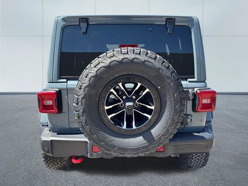 Used 2024 Jeep Wrangler Unlimited Rubicon AWD/4WD image 3