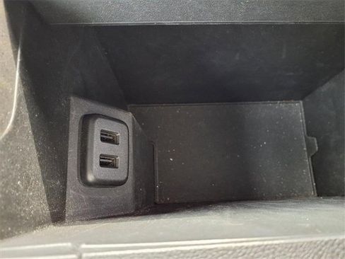 Used 2018 Chevrolet Equinox Premier image 12