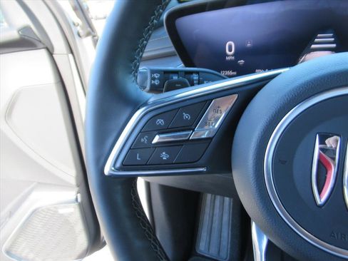 Used 2025 Buick Enclave Sport Touring image 18