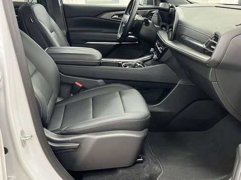 Used 2025 Chevrolet Traverse LT AWD/4WD image 27