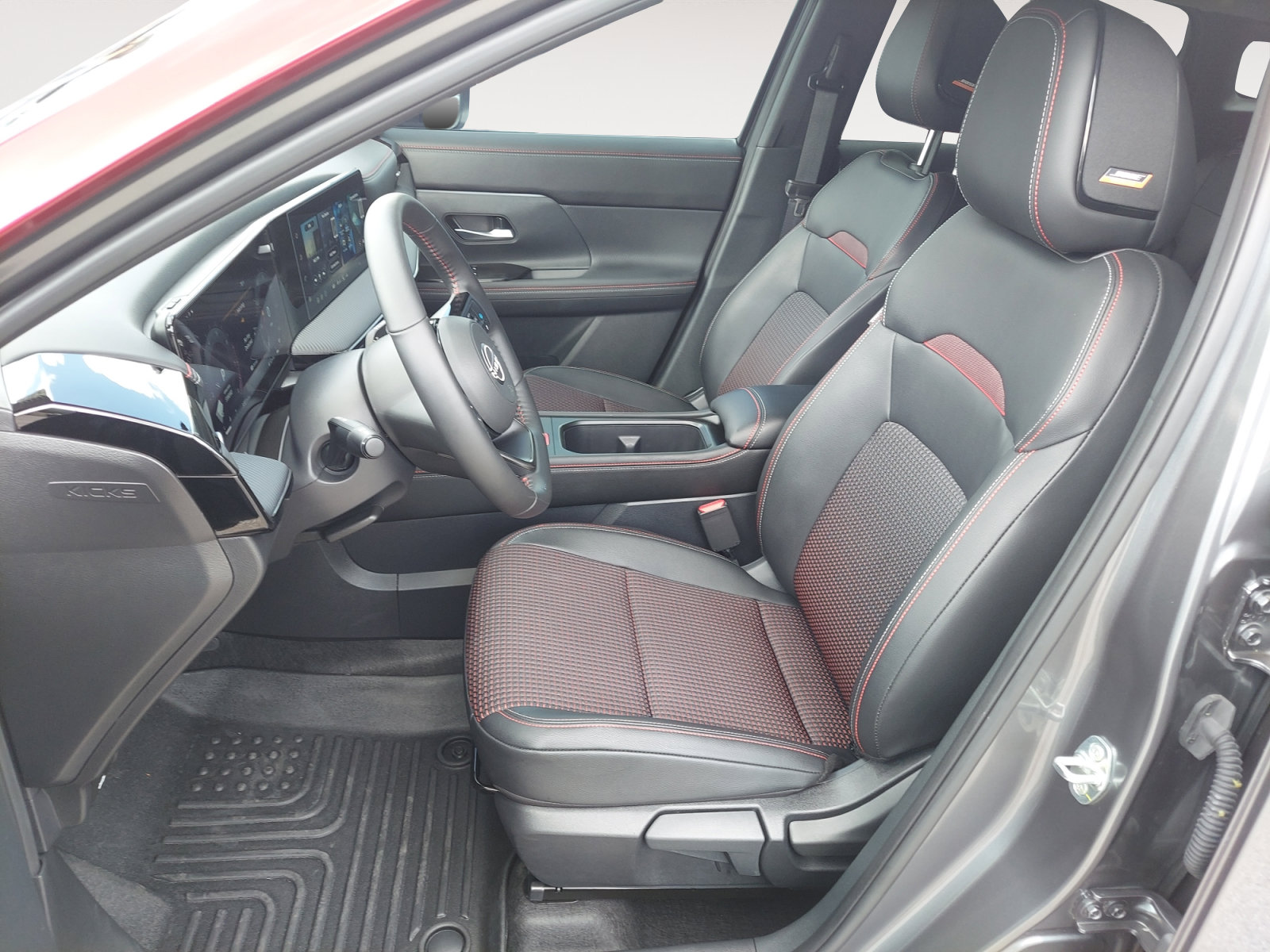 Used 2026 Nissan Kicks SR w/ SR Premium Package FWD image 22