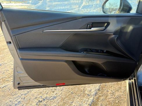 Used 2025 Toyota Camry SE image 19