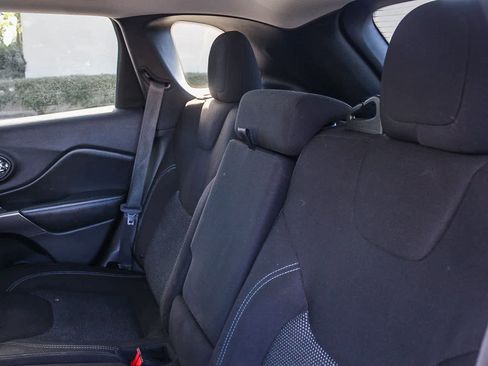 Used 2019 Jeep Cherokee Latitude w/ Popular Appearance Group image 24