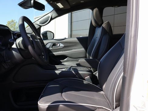 New 2026 Chrysler Pacifica Limited w/ S Appearance Package image 22