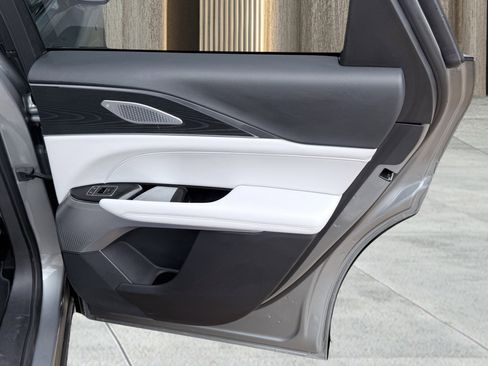 Used 2024 Cadillac Lyriq Luxury image 37