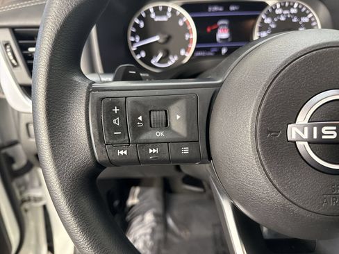 Used 2023 Nissan Rogue S AWD/4WD image 12